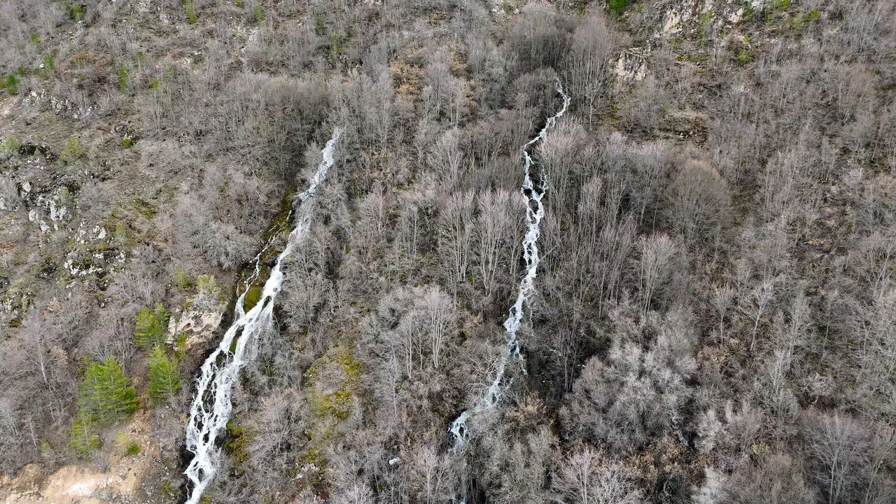 Gümüşhanenin gizemli su kaynağı: Doğa tutkunlarının gizli rotasında asırlık patikalar dev şelalelere çıkıyor