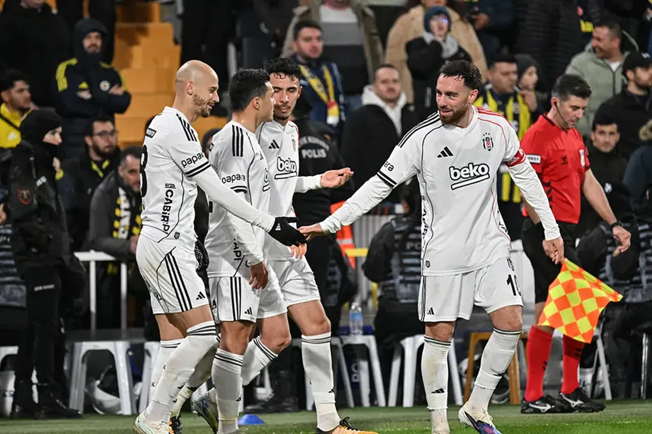 İşte canlı yayın bilgileri! Fenerbahçe Beşiktaş maçı nerede izlenir, hangi kanalda, saat kaçta?