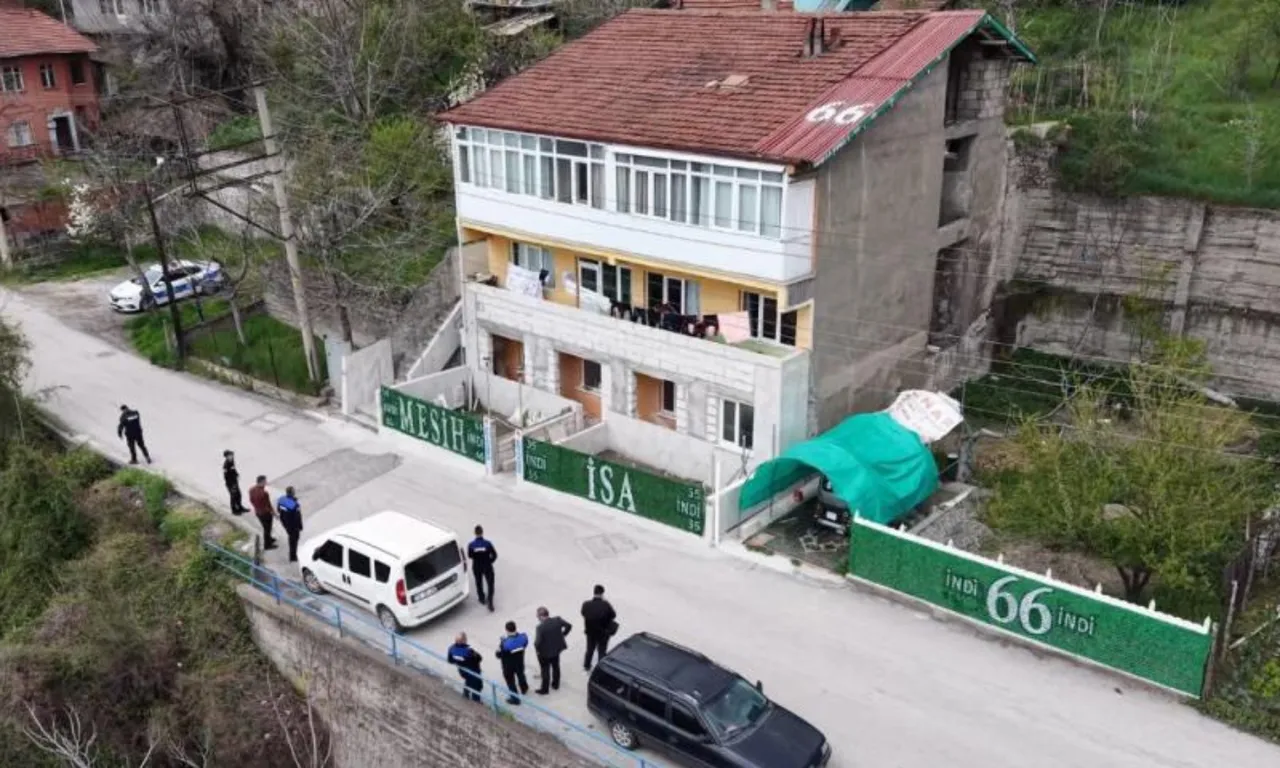 Kendisini ‘mesih’ ilan etti! Evinin duvarlarındaki yazılar ekipleri harekete geçirdi