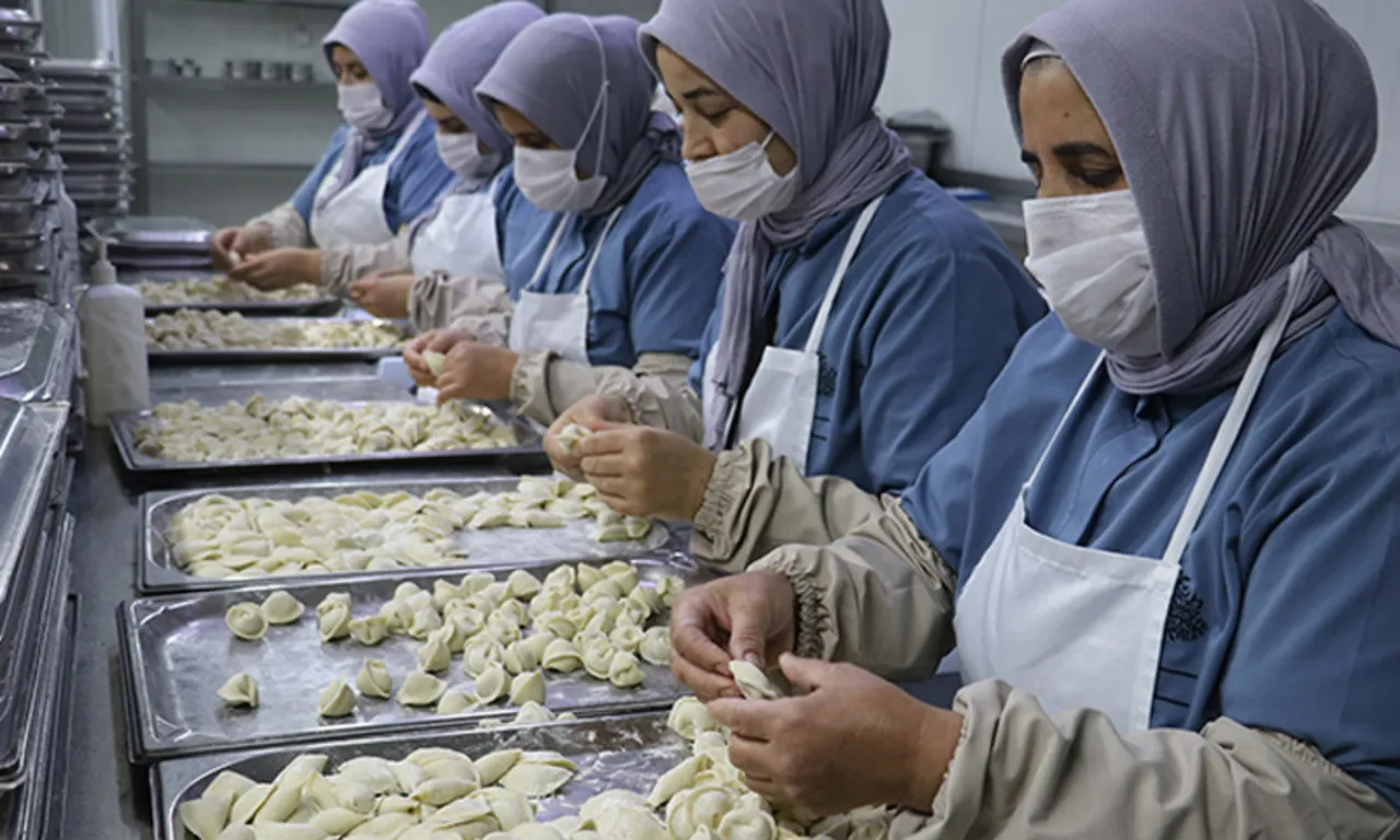 Tatilde tattığı yemek hayatını değiştirdi! Patron oldu: Günlük 4,5 ton üretiyor, 100 çalışanı var