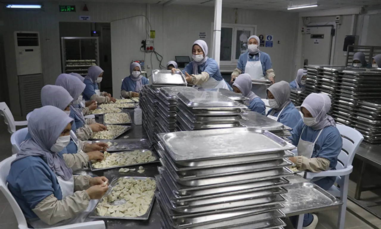 Tatilde tattığı yemek hayatını değiştirdi! Patron oldu: Günlük 4,5 ton üretiyor, 100 çalışanı var