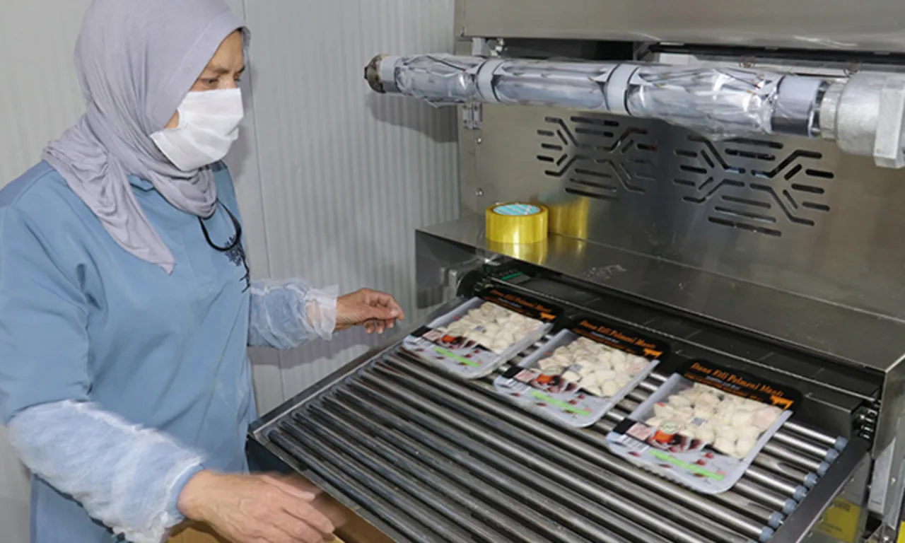 Tatilde tattığı yemek hayatını değiştirdi! Patron oldu: Günlük 4,5 ton üretiyor, 100 çalışanı var