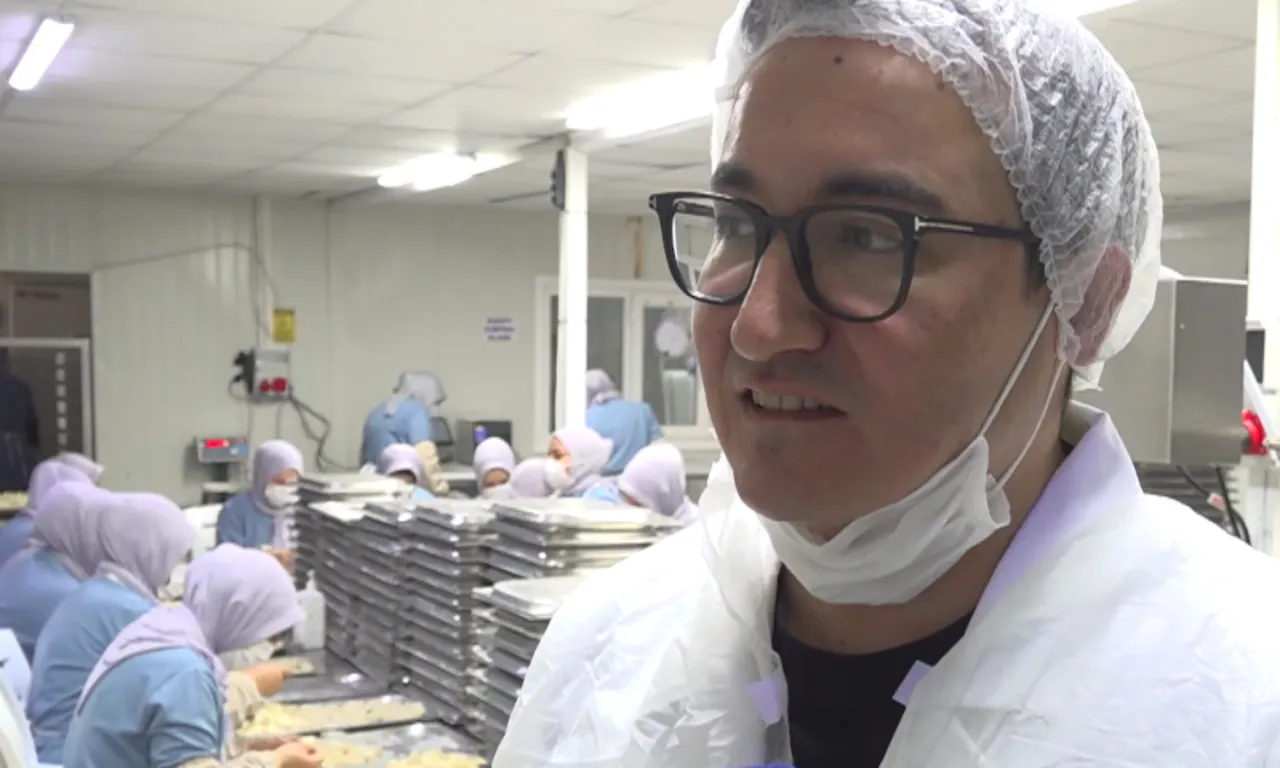Tatilde tattığı yemek hayatını değiştirdi! Patron oldu: Günlük 4,5 ton üretiyor, 100 çalışanı var