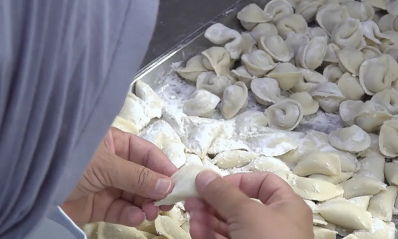 Tatilde tattığı yemek hayatını değiştirdi! Patron oldu: Günlük 4,5 ton üretiyor, 100 çalışanı var