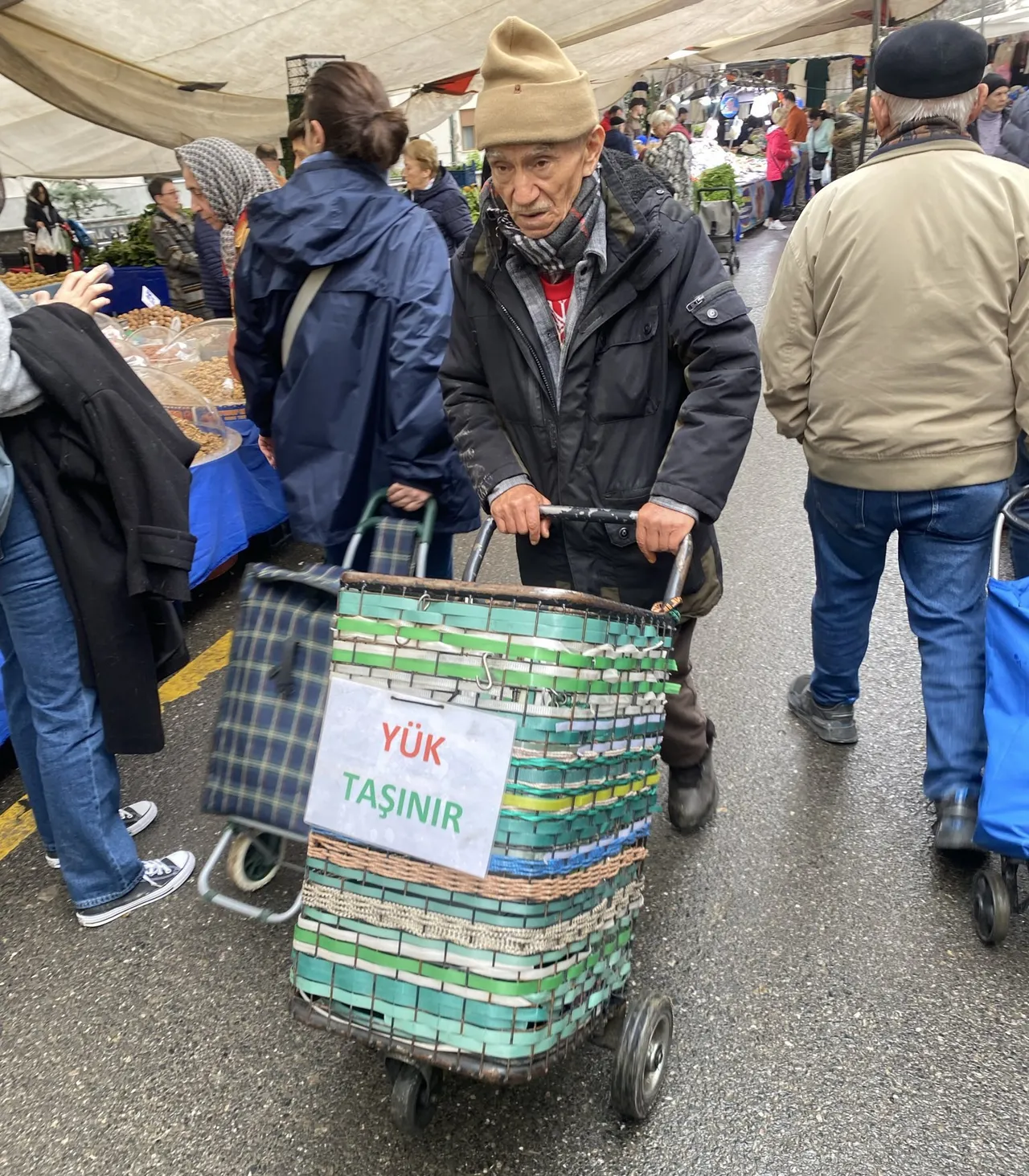 Türkiye’nin konuştuğu fotoğraf! ‘Yük taşınır’ karesi gündem olmuştu! Bakanlık 70 yaşındaki vatandaş için devreye girdi