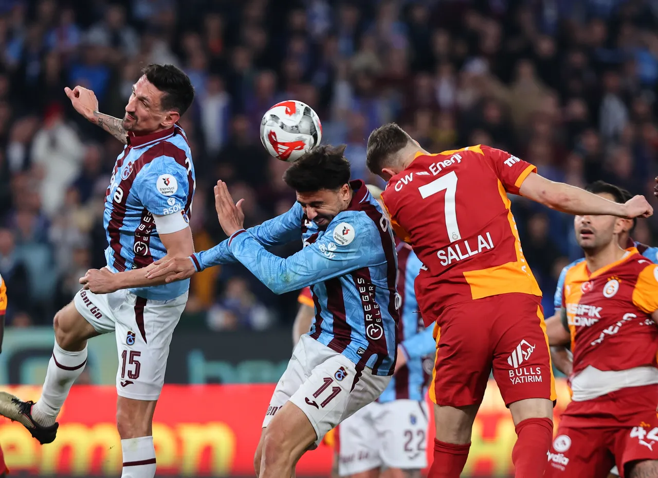 Yazarlar zirveyi ilgilendiren dev maçı yorumladı:  Galatasaray tatilden dönememiş gibi