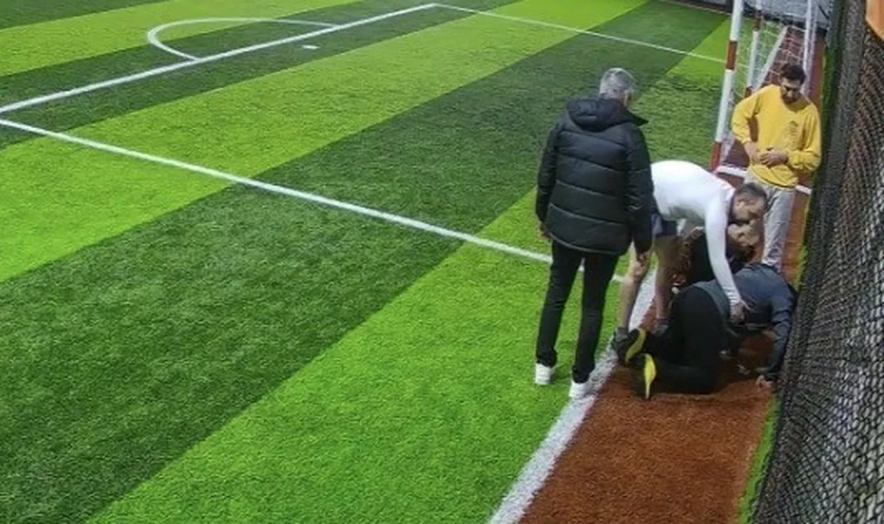 35 yaş üzeri risk altında! Sessiz tehlike kalp krizi halı sahada ortaya çıkıyor, ölümcül eğlence için uyarı