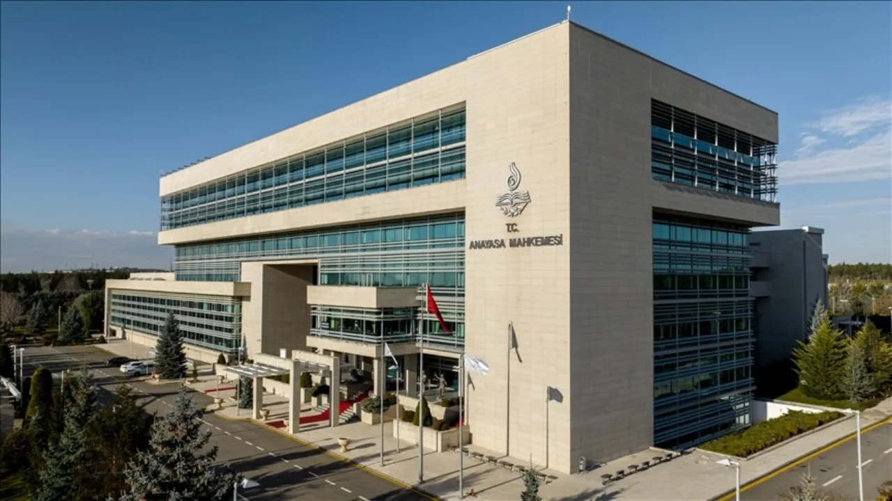 Anayasa Mahkemesi onayladı: 2 bin altı nüfuslu belediyeler köy olacak