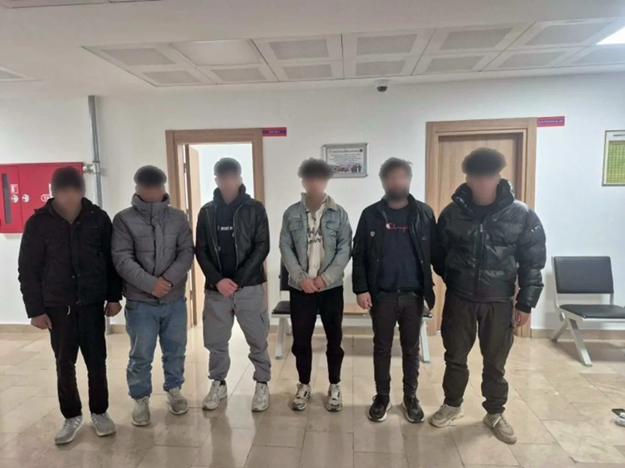 Arabanın bagajından bile kaçak göçmen çıktı! 2 gözaltı var