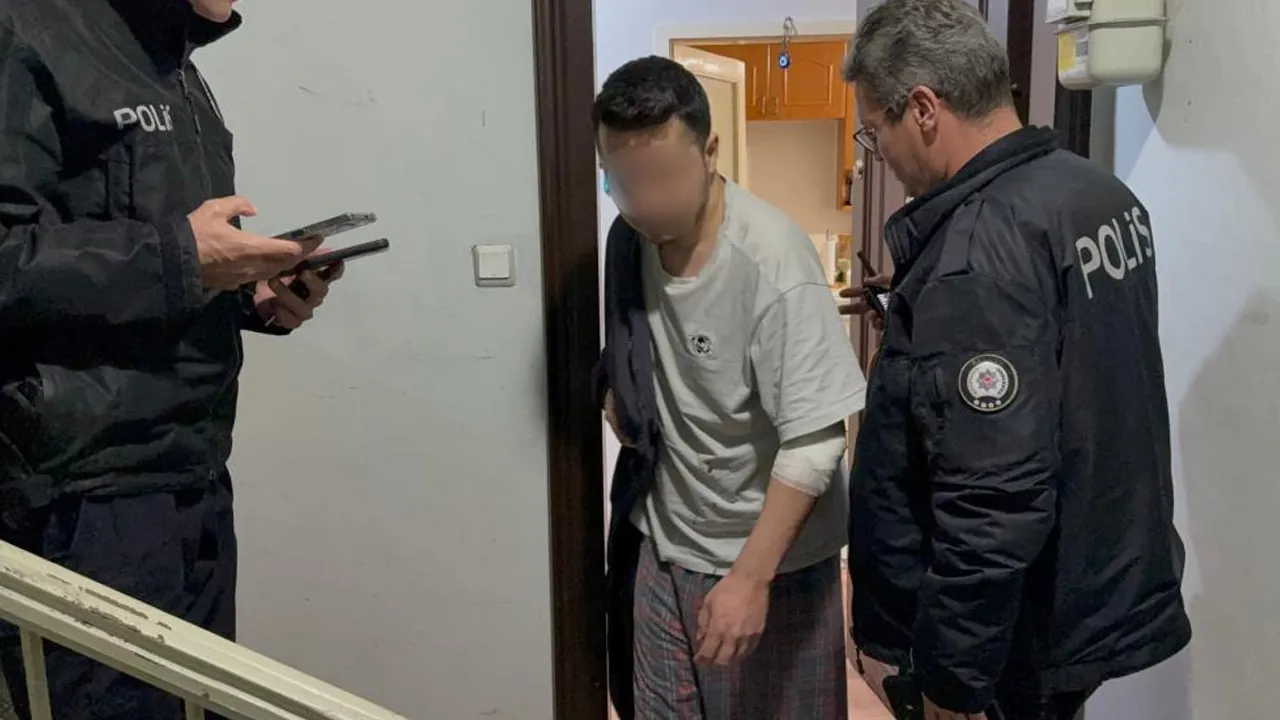 Bursa'da feci olay: Komşusunun baltalı saldırısından babasını kurtardı, kendi yaralandı