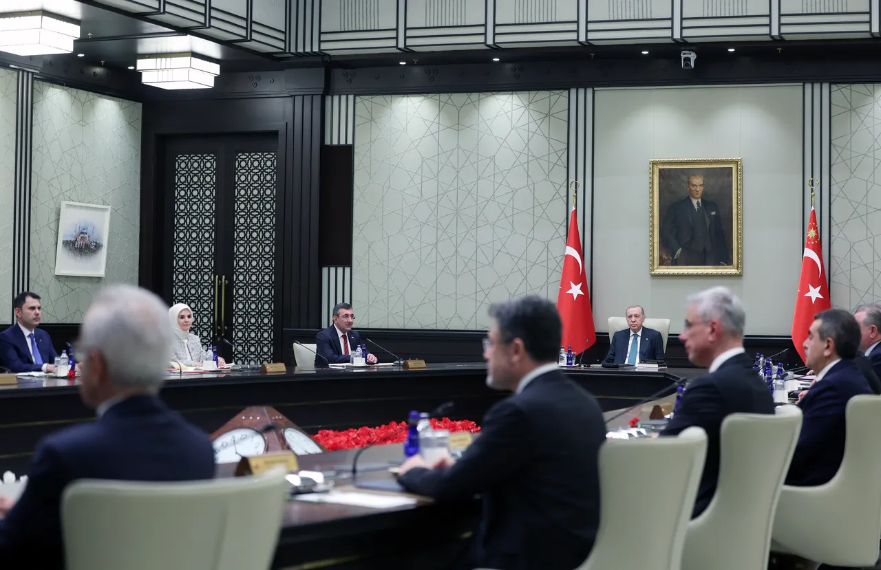 Cumhurbaşkanı Erdoğan Kabine'yi topladı! Masada 3 kritik konu var
