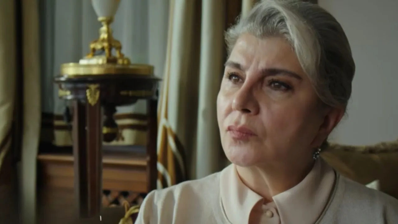 Delikanlı dizisi Zühre kimdir?