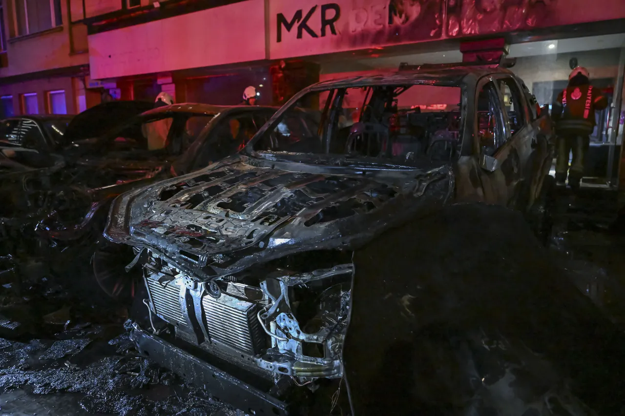 İstanbul Beşiktaş'ta milyonluk yangın! 15 lüks araç küle döndü