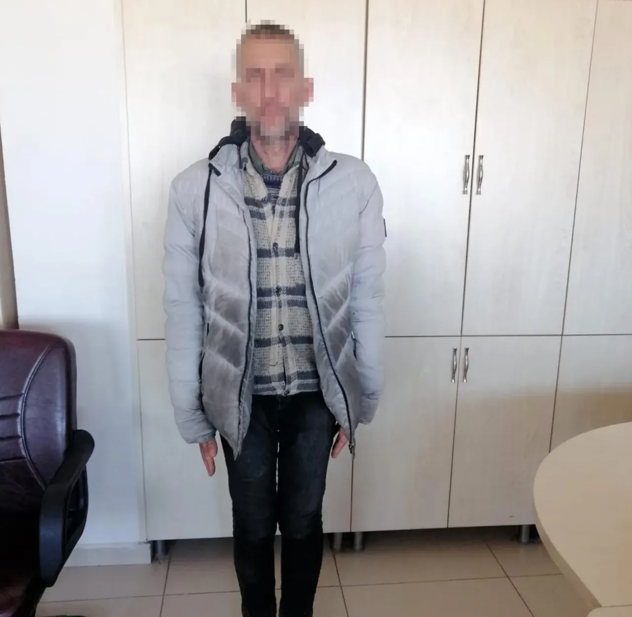 Kendisini ünlü iş adamı olarak tanıtıp onlarca kişiyi dolandırdı! Savunması pes dedirtti