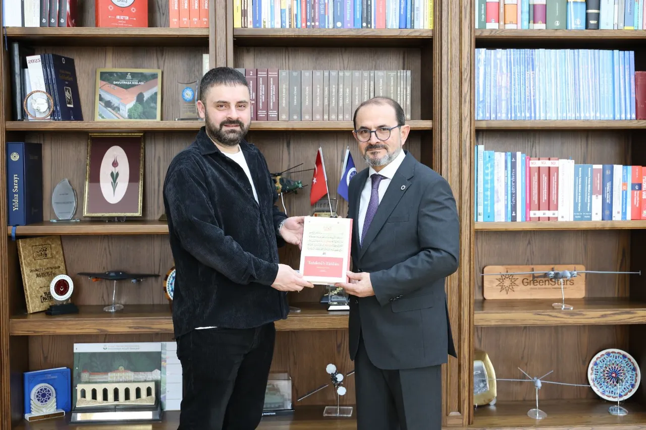 Yıldız Teknik Üniversitesi Rektörü Prof. Dr. Eyüp Debik, Doktor Nurullah Arvas'ı bu çalışmasından dolayı tebrik etti. Debik, 'Böylesi eserleri günümüz Türkçesine kazandırılması önemlidir' dedi.