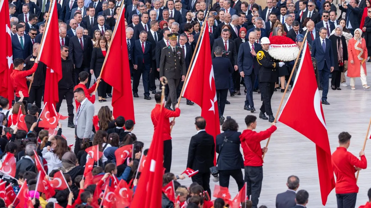 22 Nisan yarım gün mü, 23 Nisan resmi tatil mi? 2026 resmi tatil günleri