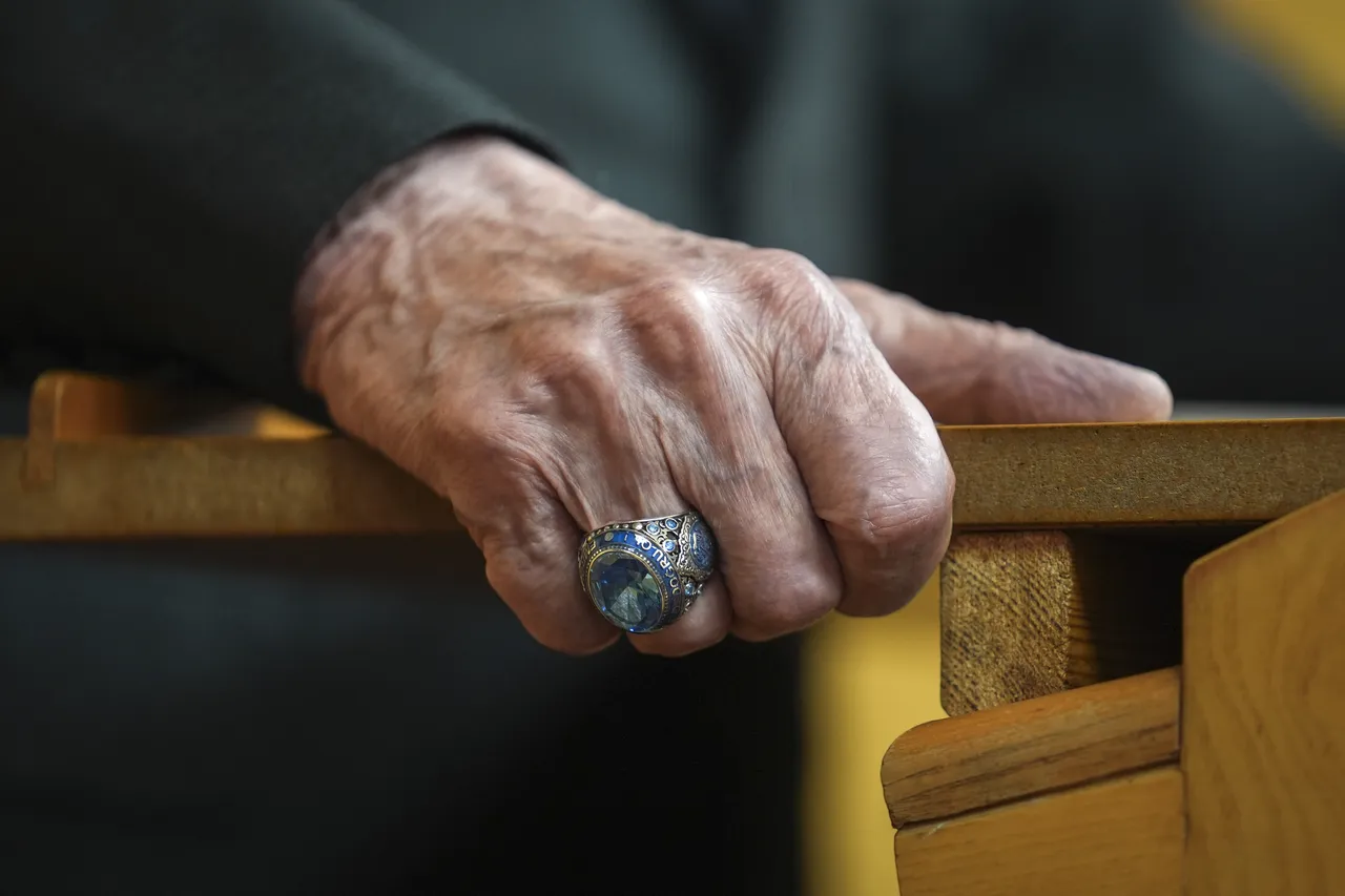 Bahçeli'nin yüzük ve rozetindeki 'ayet' detayı!