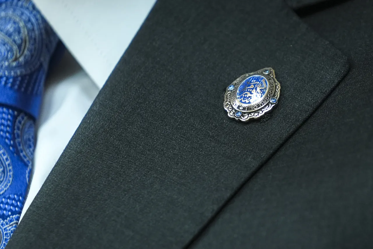 Bahçeli'nin yüzük ve rozetindeki 'ayet' detayı!