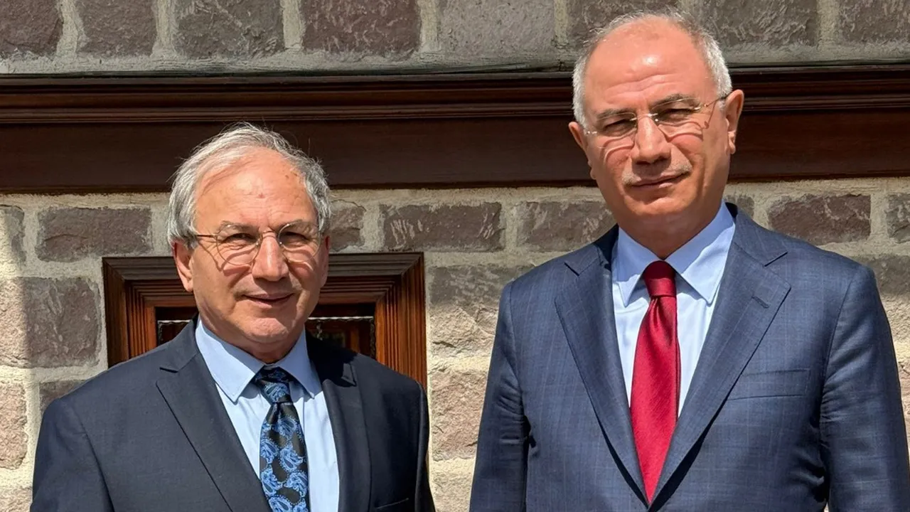 Efkan Âlâ, aralarında Ankara Temsilcimiz Akif Bülbül’ün de olduğu gazetecilere açıklamalarda bulundu.