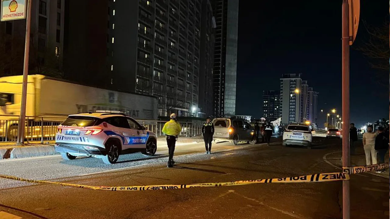 Esenyurt’ta kaza! Motosikletli yayaya çarptı, ölü ve yaralılar var