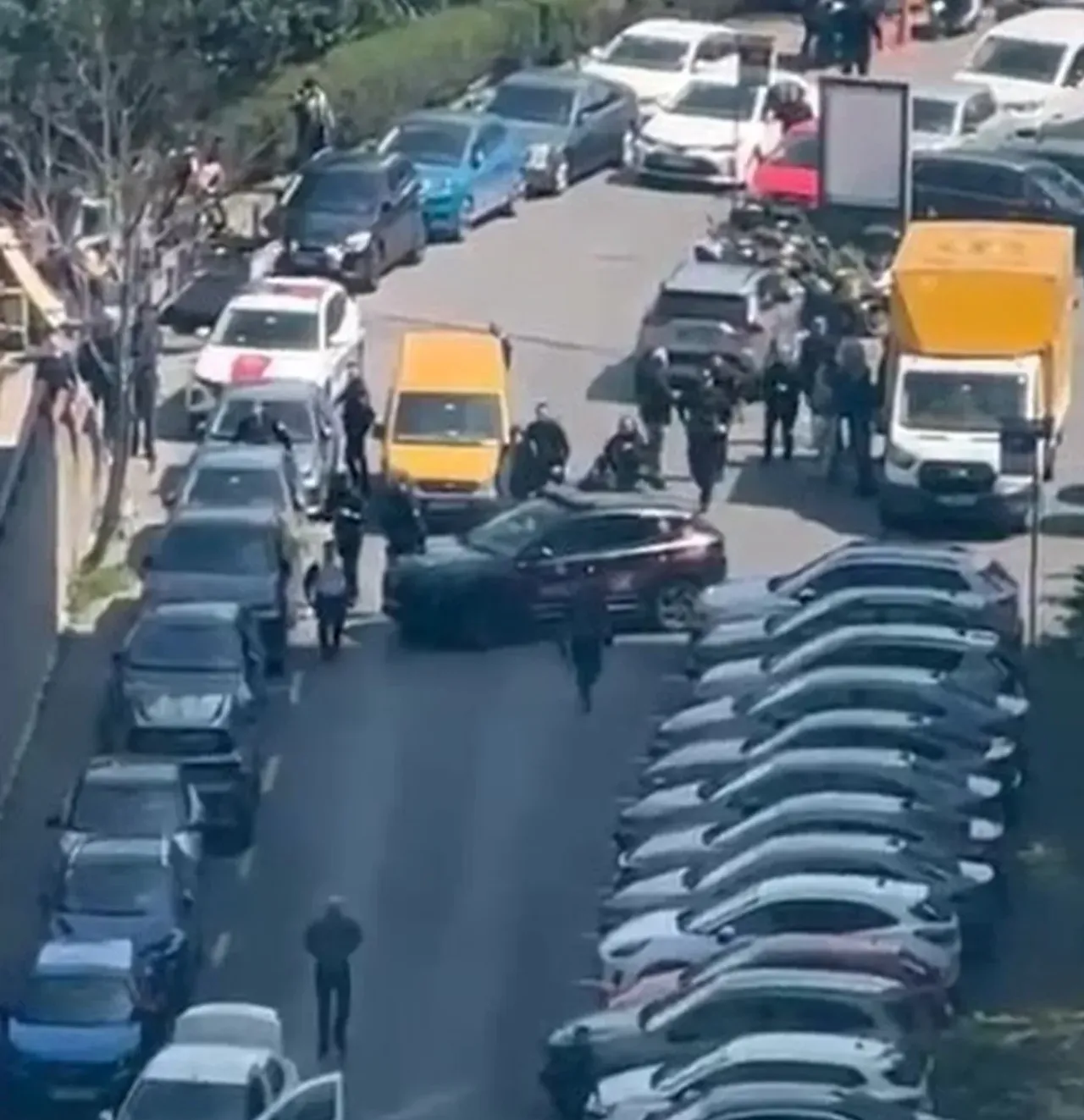 İstanbuldaki İsrail Başkonsolosluğu önünde silahlı çatışma: 2 polis yaralı, 3 saldırgan etkisiz hale getirildi