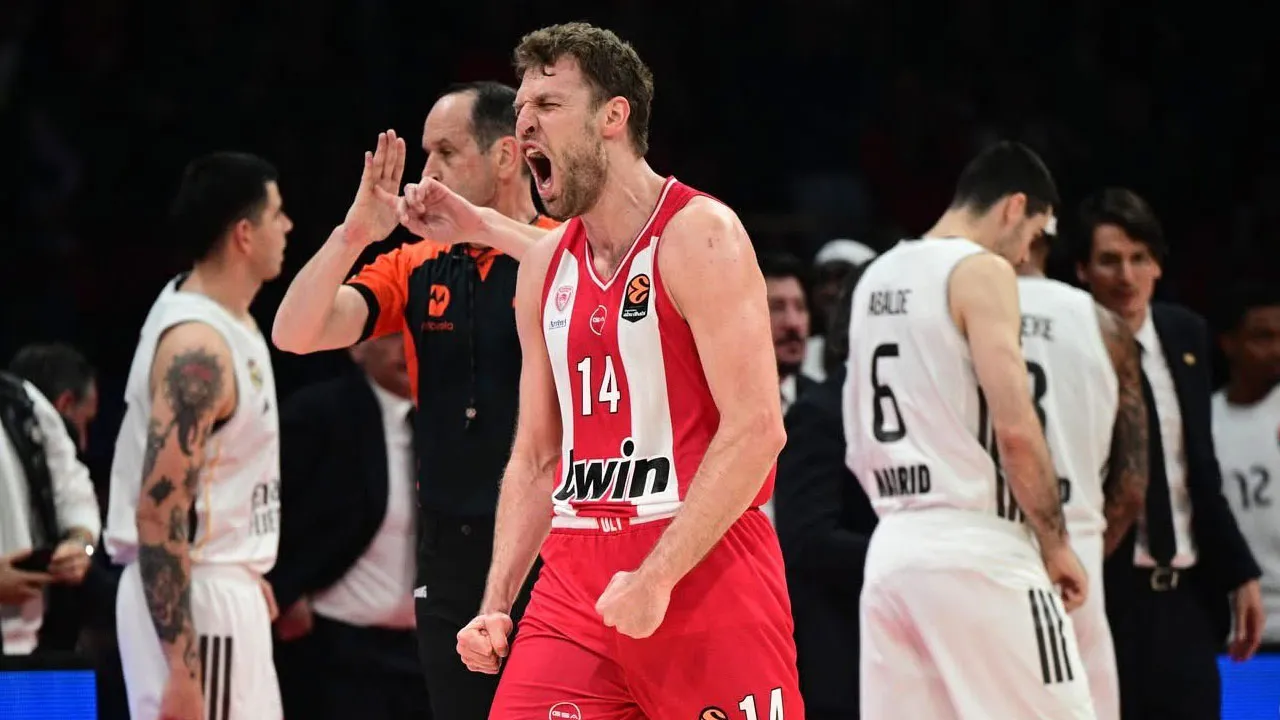 Real'i deviren Olympiakos, play-off'u garantiledi