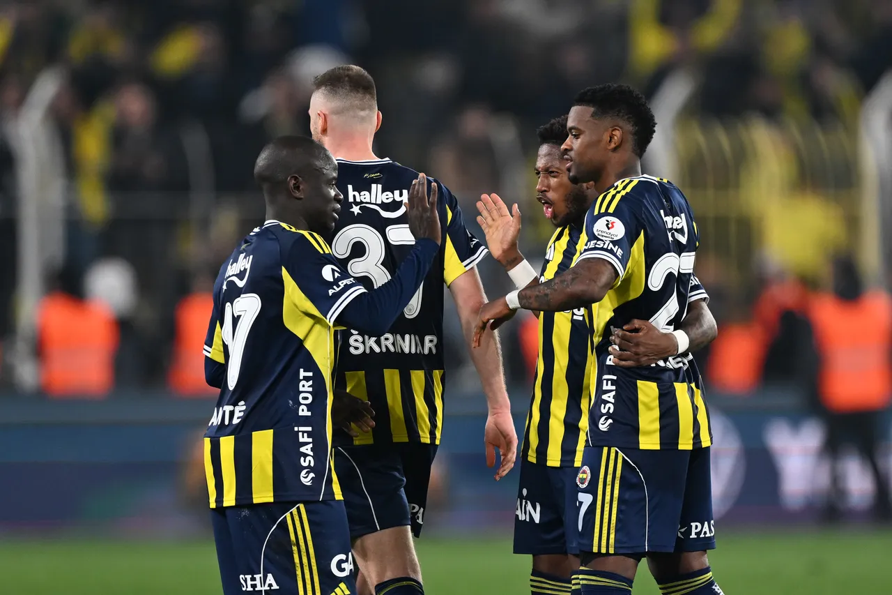Fenerbahçeli oyuncuların galibiyet sevinci