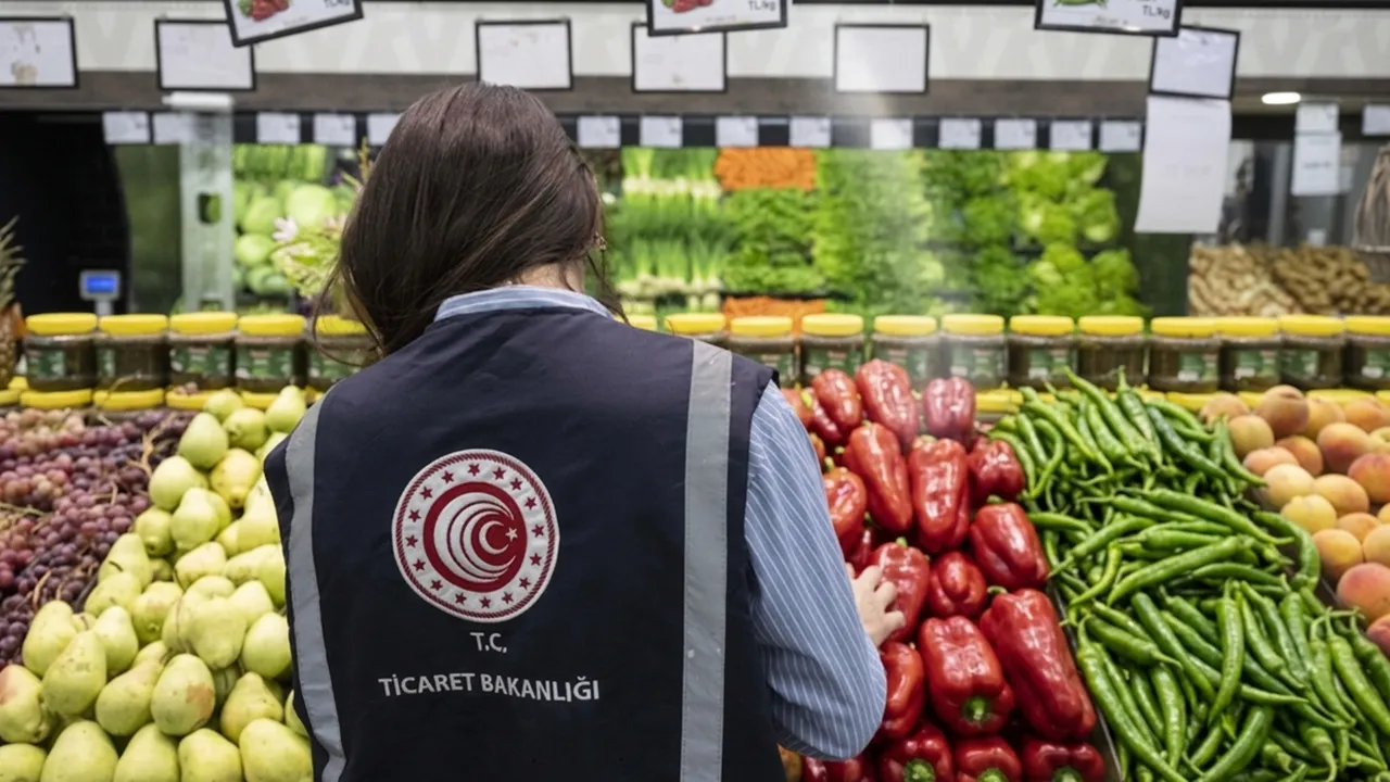 Tarladan 7 liraya çıktı, rafta 200 liraya uçtu! Ticaret Bakanlığı biber 'vurgununu' deşifre etti