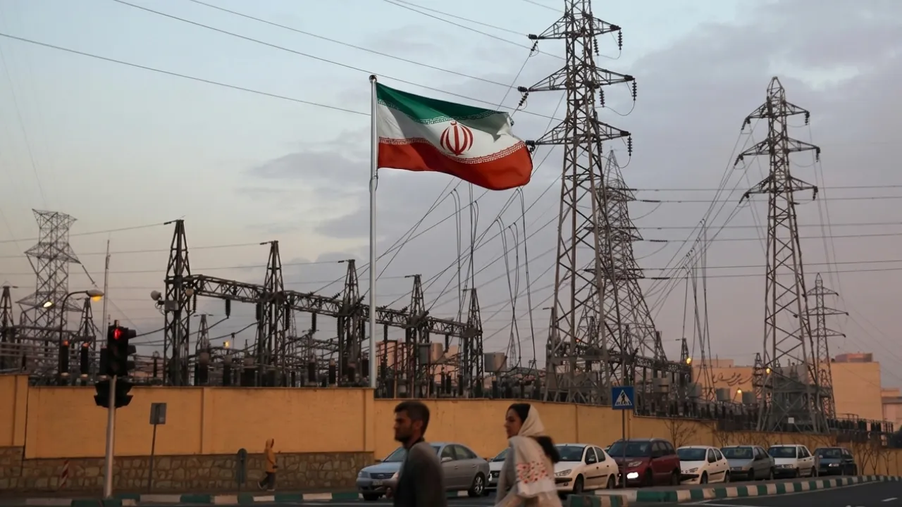 Trump sivil altyapılara saldırmakta tehdit etti! İran, 'insan zinciri' için düğmeye bastı