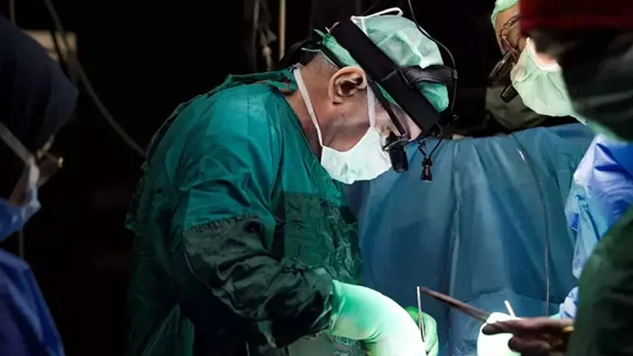 Yaşlı kadına atan kalpte kapak tamiri: 'Made in Türkiye' tekniğiyle kurtuldu