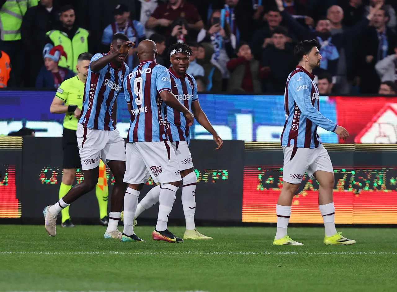 Süper Lig'in 28'inci haftasında Trabzonspo, Papara Park'ta Galatasaray'ı 2-1 yendi. İlk golü Paul Onuachu kaydetti.