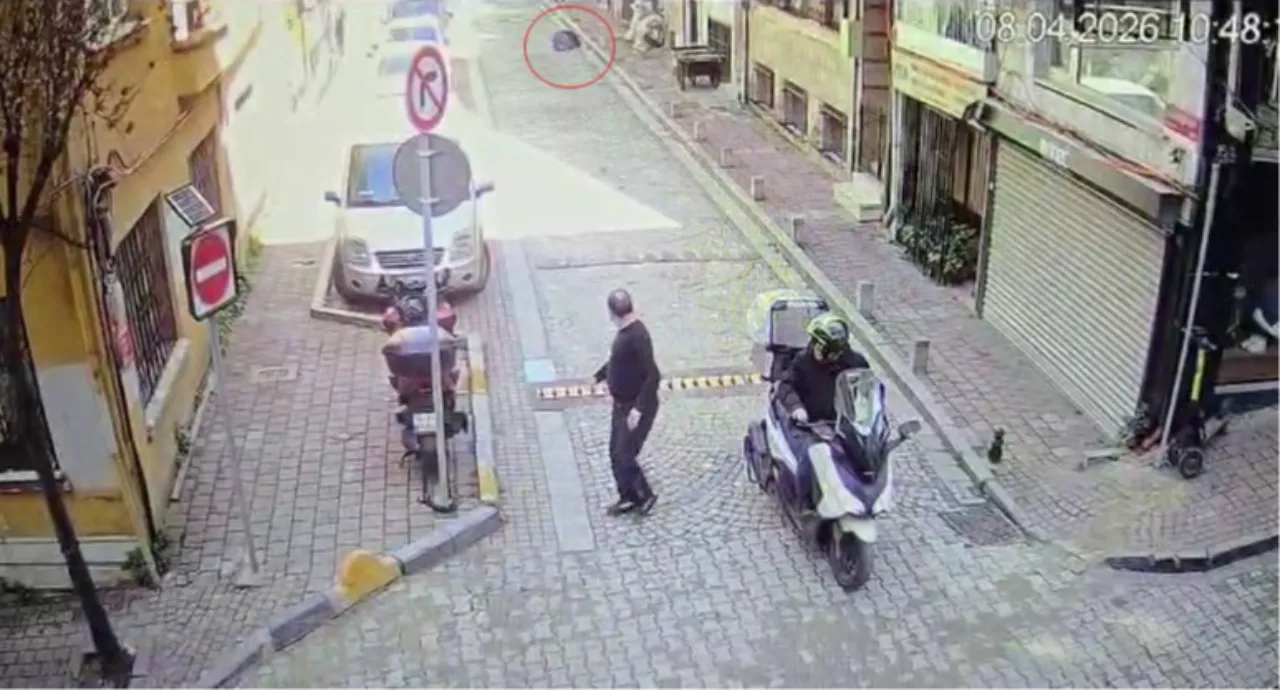 Fatih'te cezaevinden izinli çıkan şahıs kendisini yakıp pencereden düştü