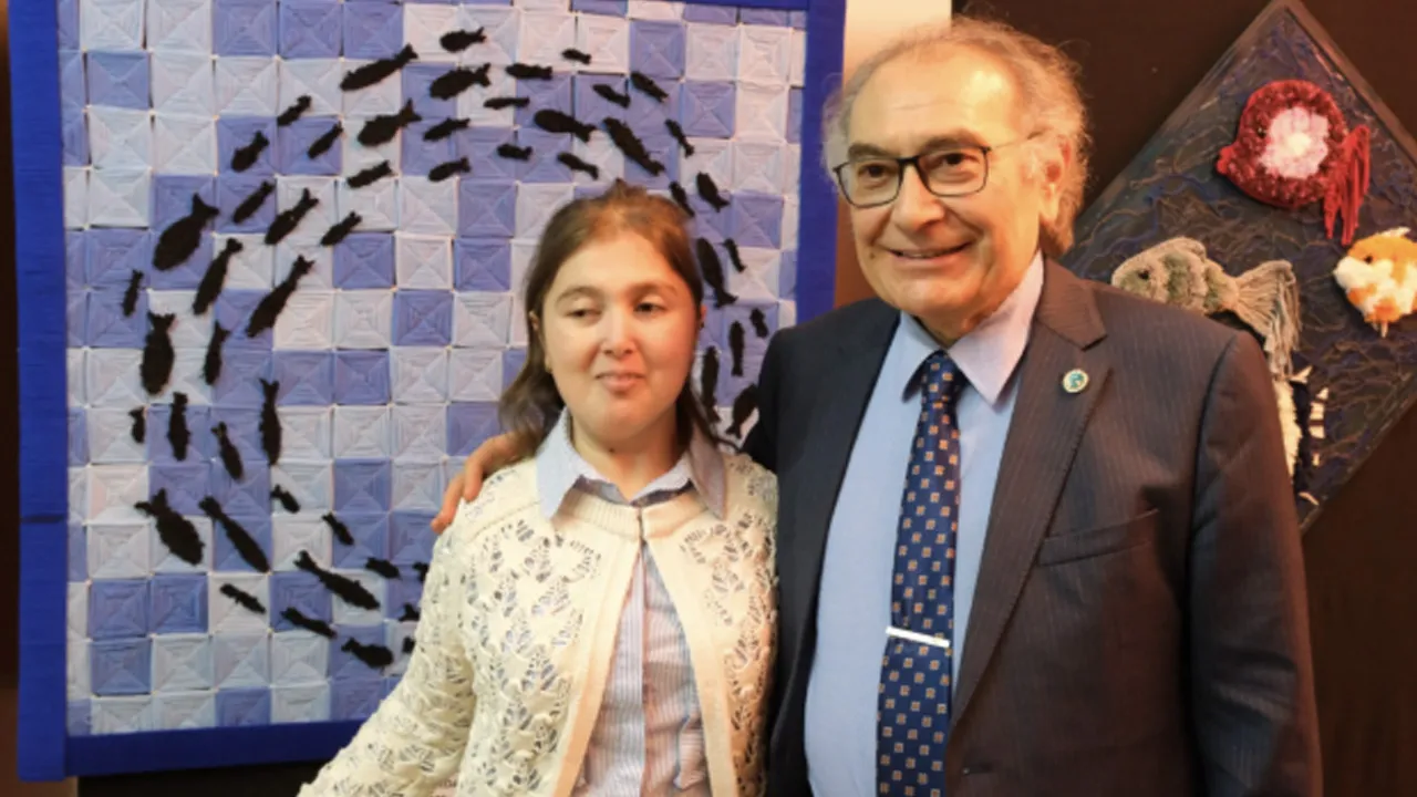 Prof. Dr. Tarhan, Serra’nın parmaklarıyla beyninin görme merkezini kullanmayı başardığını söyledi.