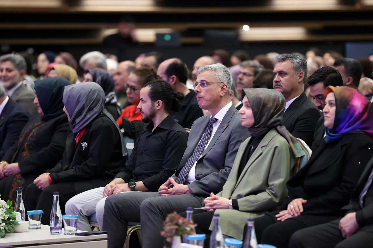 Sağlık Bakanlığı’ndan yeni destek! İlk hamileliğe özel Her Gebeye Ebe uygulaması! 3 ay sürecek, her anneye tahsis edilecek
