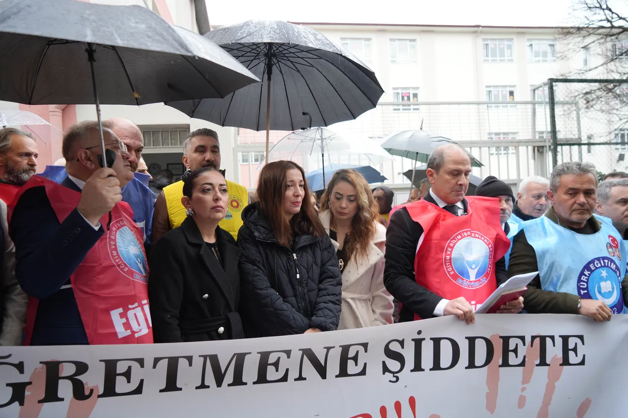 Samsun'da ilkokulda veli krizi! Sınıf kapısına dayandı, hakaret etti, tehditler yağdırdı