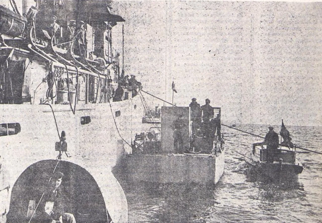 Kaza sonrası TCG Anadolu'yu kurtarma çalışmalarından bir kare...