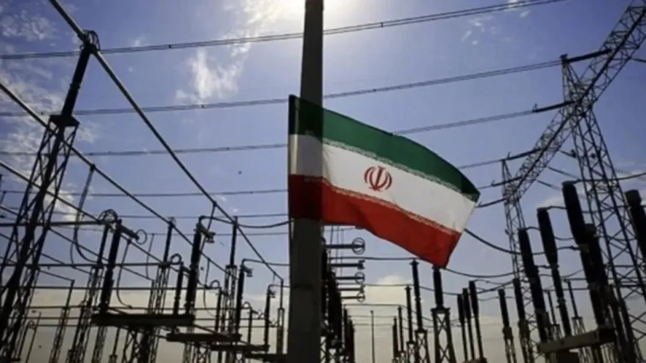 Trump'ın verdiği süre dolmadan İsrail saldırdı: Elektrik santrallerine siviller kalkan oluyor