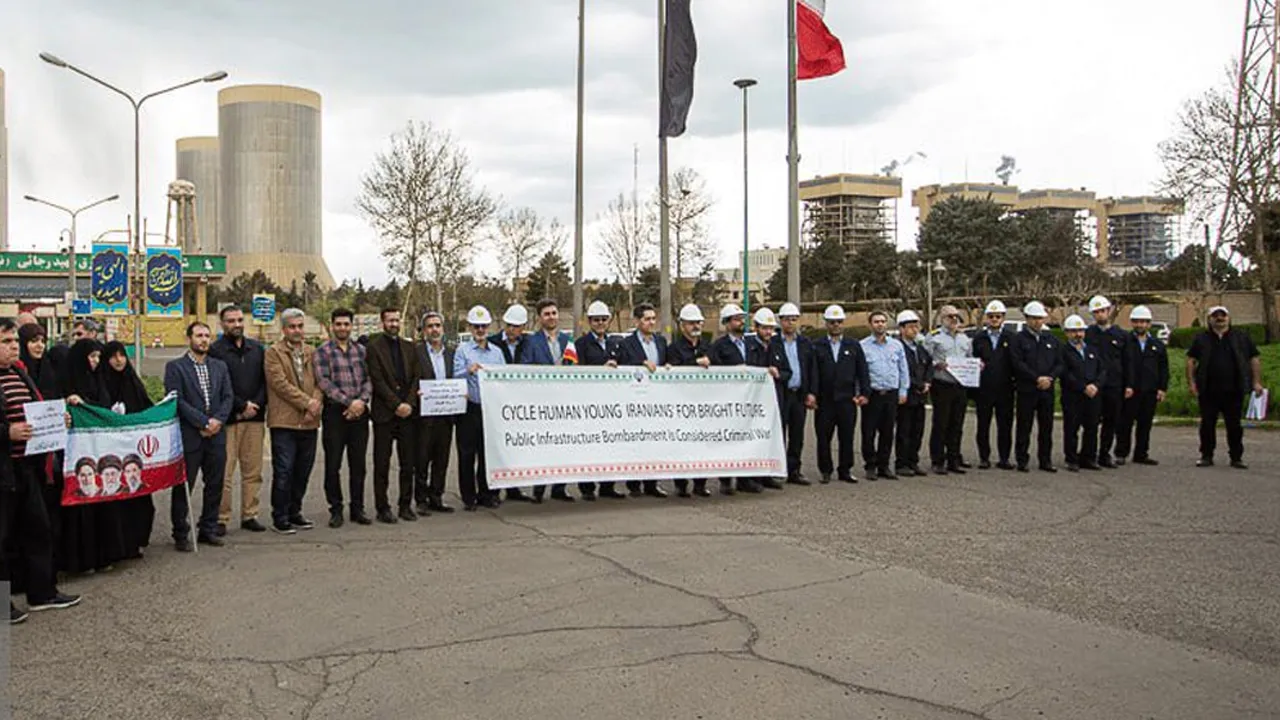 İsrail'in saldırıları gece boyunca devam ederken, birçok sivil yerleşim yeri bombalandı. İran yönetminin çağrısı üzerine halk, Trump'ın hedef gösterdiği enerji santralleri ve köprülere 'insan zinciri' oluşturdu.