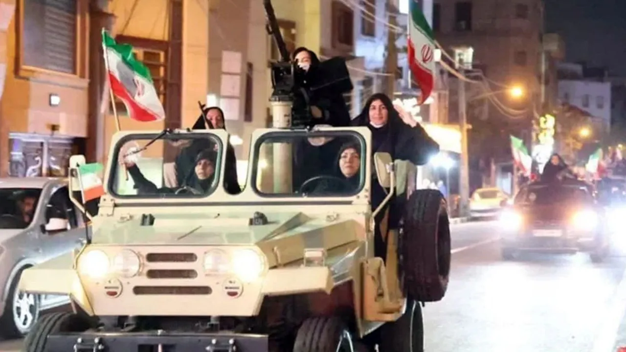 Trump'ın verdiği süre dolmadan İsrail saldırdı: Elektrik santrallerine siviller kalkan oluyor