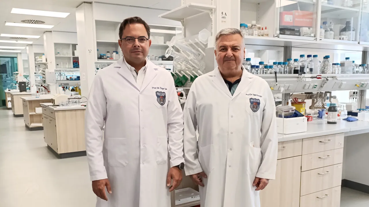 Türk bilim adamları geliştirdi: Antibiyotiği ışık saçan bakteriler seçecek