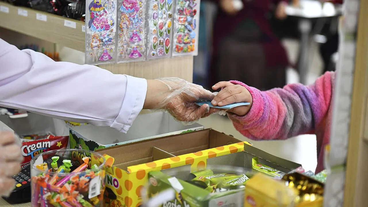 Beklenen detaylar belli oldu: İstanbul'da 100 bin öğrenciye 2 bin TL kantin desteği desteği