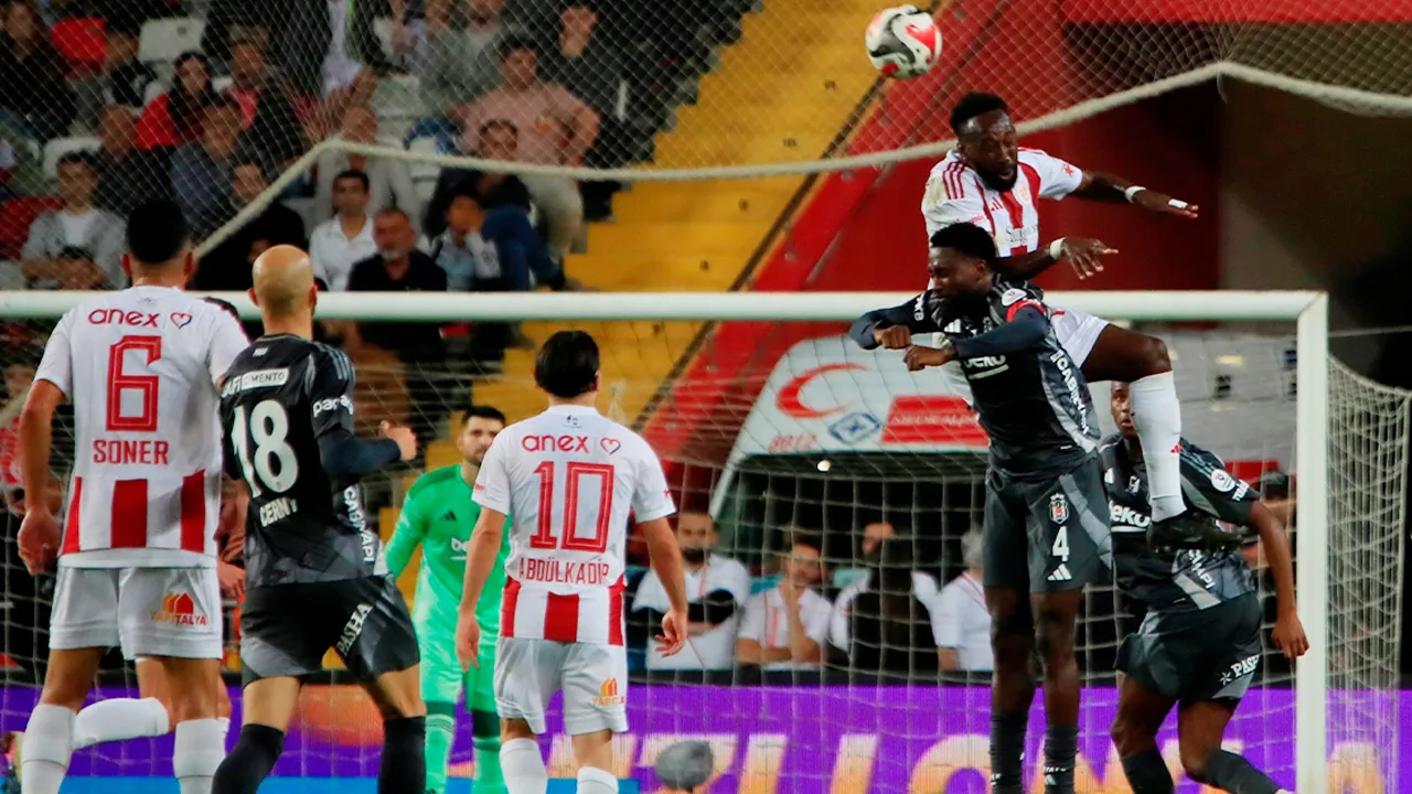 Beşiktaş'ın konuğu Antalyaspor: Tek eksik var, 6 oyuncu ceza sınırında