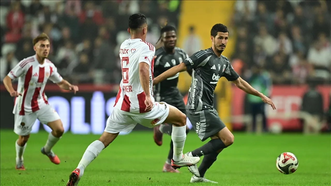Süper Lig'in 12'nci haftasında Beşiktaş, deplasmanda Antalyaspor'u 3-1 yenmişti.