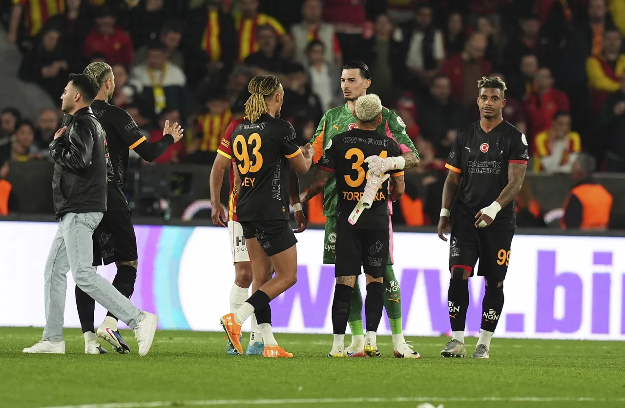 Galatasaray'a galibiyeti getiren golleri Barış Alper Yılmaz, İlkay Gündoğan ve Mario Lemina kaydetti.
