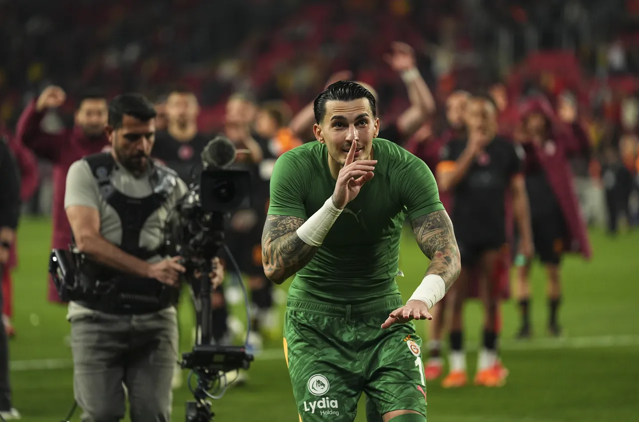 Galatasaray'da maç sonu galibiyet üçlüsü Uğurcan Çakır'dan geldi.