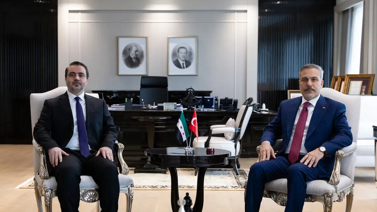 Hakan Fidan'dan diplomasi trafiği! Pakistanlı mevkidaşı ile görüştü