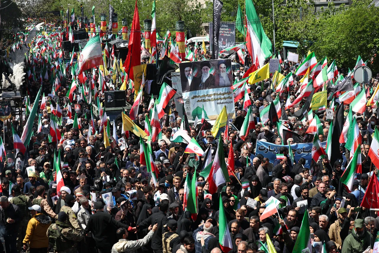 Hamaney’in ölümünün 40. gününde anma yürüyüşü düzenlendi! Yüz binlerce kişi sokaklara döküldü