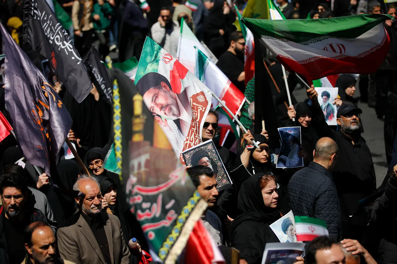 Hamaney’in ölümünün 40. gününde anma yürüyüşü düzenlendi! Yüz binlerce kişi sokaklara döküldü