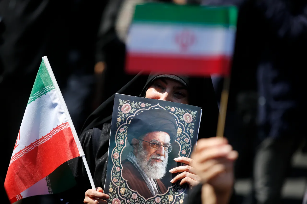 Hamaney’in ölümünün 40. gününde anma yürüyüşü düzenlendi! Yüz binlerce kişi sokaklara döküldü