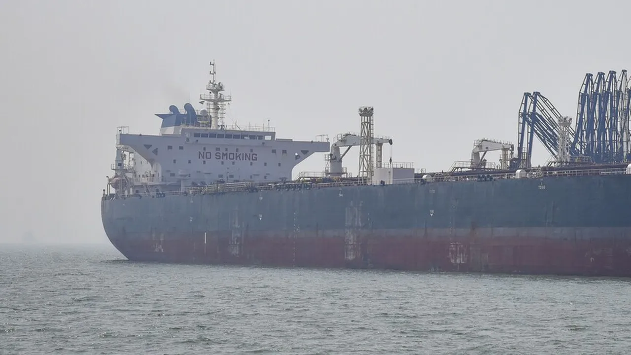 İran'dan Hürmüz'den geçecek gemilere alternatif rota